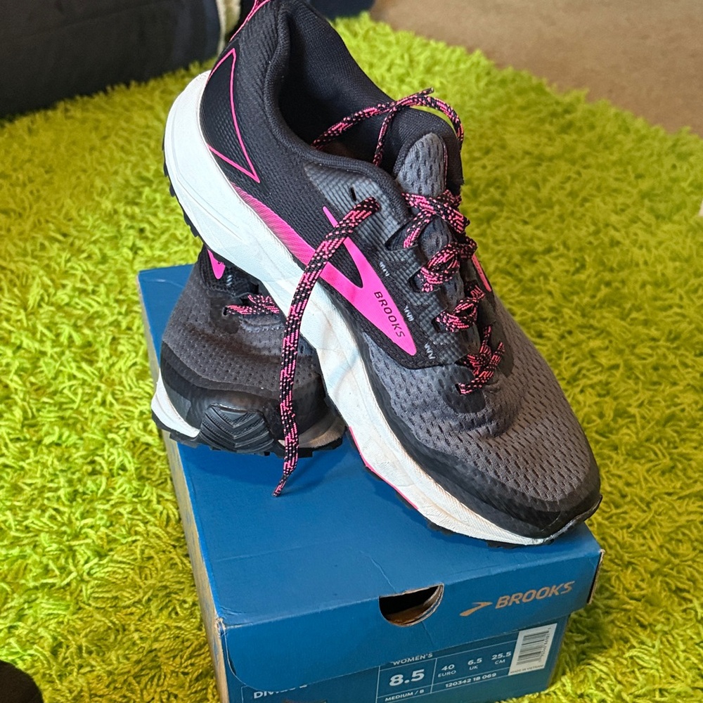 Brooks Divide 2 Women's Athletic Shoes - Gray and Pink
